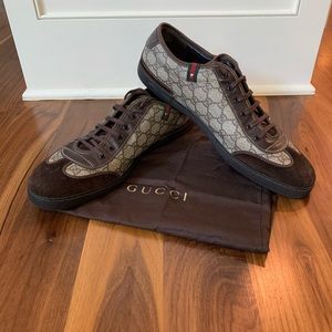 Gucci Men’s brown GG suede and canvas sneaker